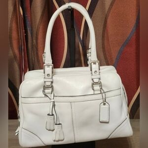 A Coach Hamptons satchel  serial number B0751-F08AD5